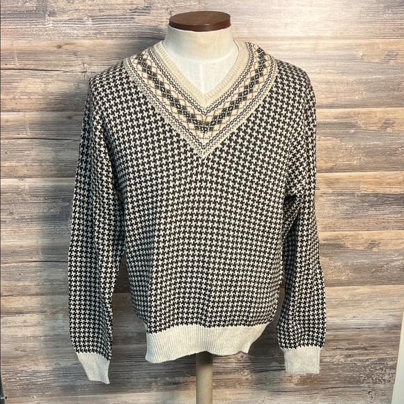 Vintage Nautica Men's V-Neck Sweater in Tan &. Browns NWT V19 - Picture 1 of 4